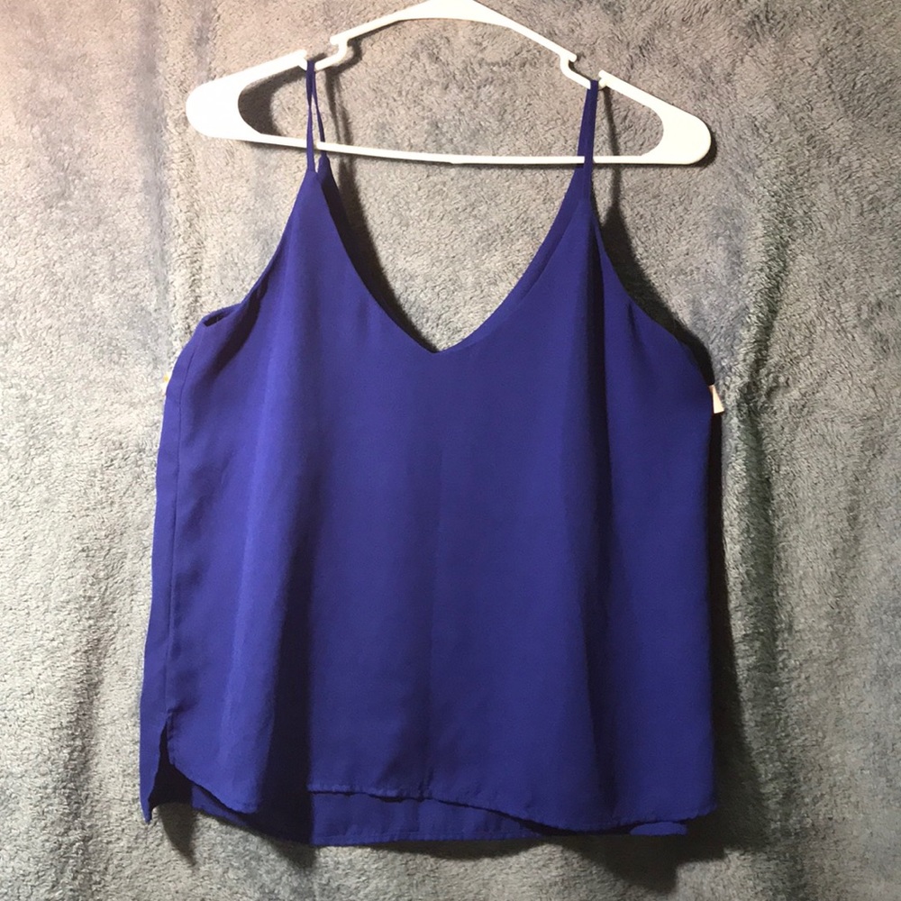 blue tank top